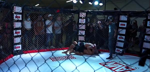  Torneo de MMA del negocio adulto. Peleas en vivo y actrices porno